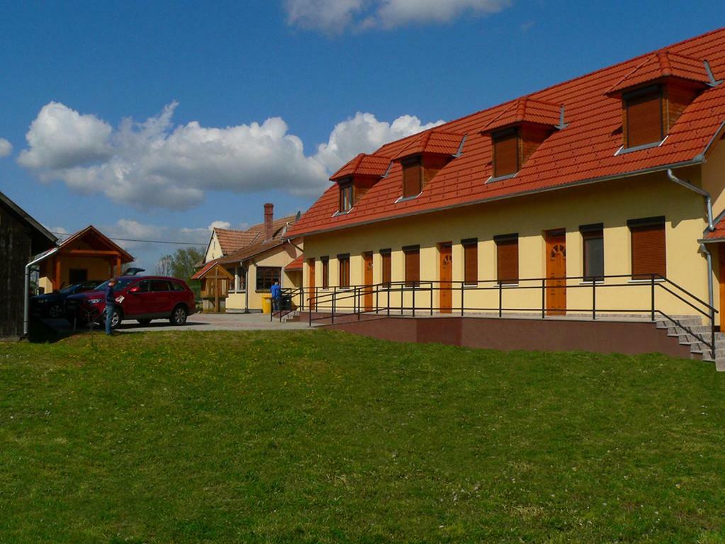 Villa s'Schnoganeschd Nemesvid Exterior foto